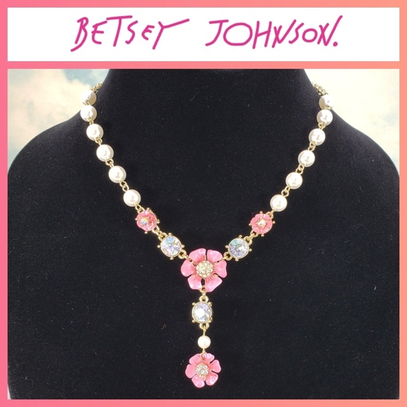 Betsey Johnson Jewelry - Betsey Johnson Flower & Pearl Necklace